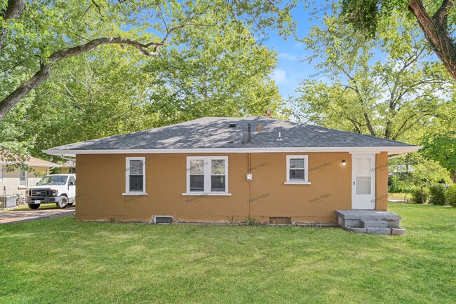 Building Photo - 529 La Motte Ln