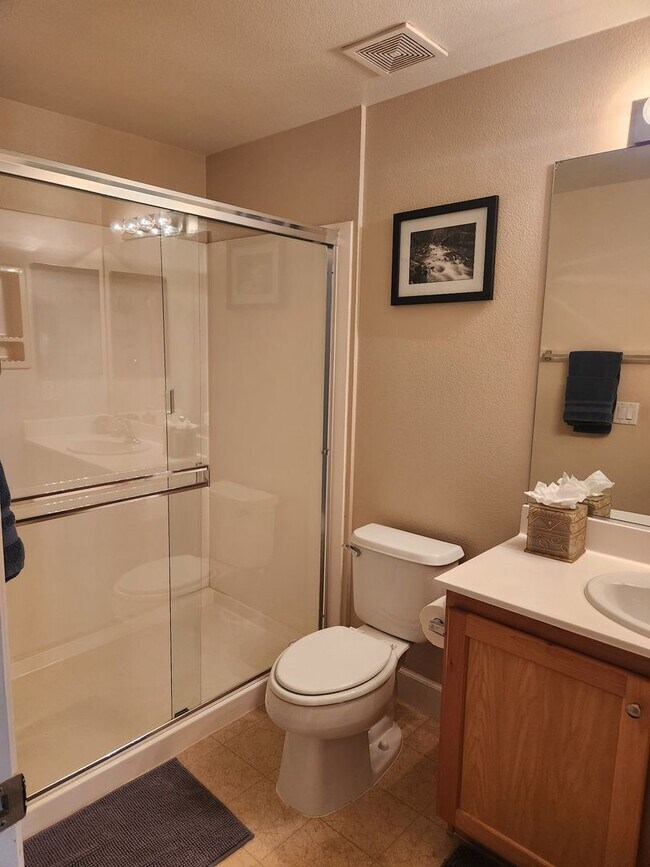 Building Photo - Fully Furnished Park Avenue Condo