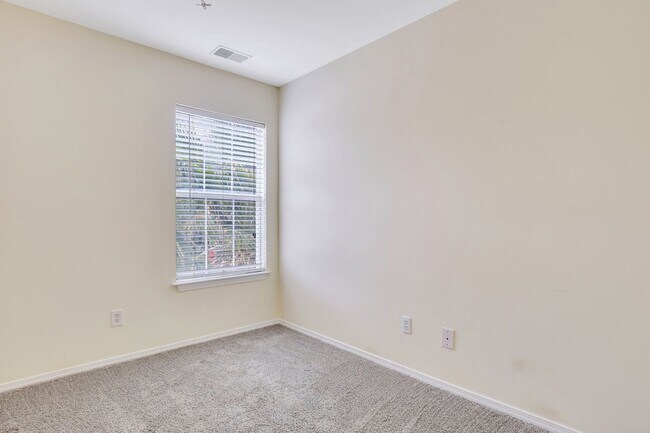 Building Photo - 51 Fairgreen St