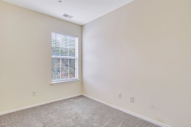 Building Photo - End Unit Townhome For Lease in Godley Park