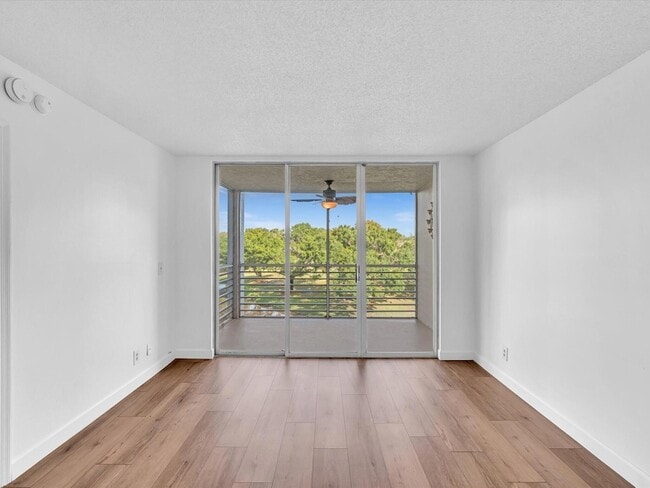 Building Photo - 9470 Poinciana Pl