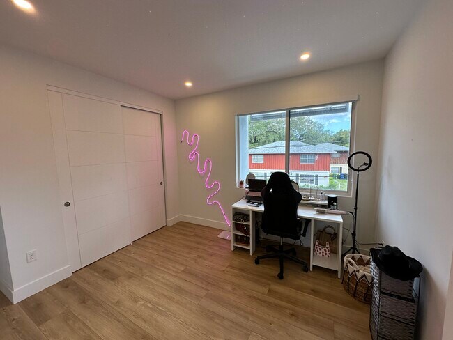 Building Photo - 2109 SW 18th Ave