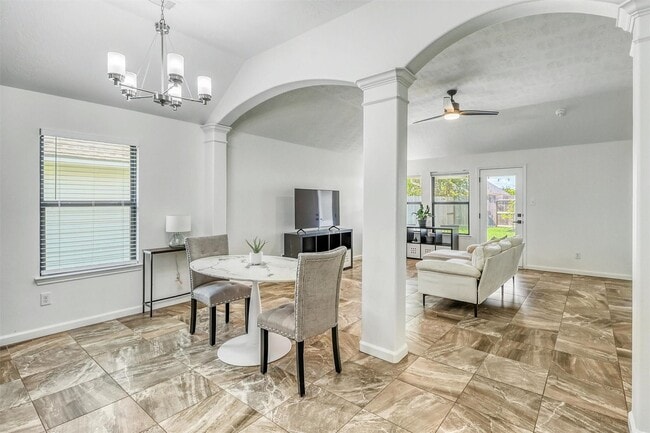 Building Photo - 6015 Wildbriar Ln