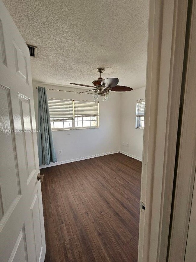 Building Photo - 2885 Cambridge Rd