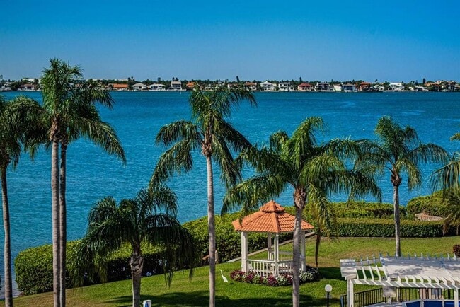 Building Photo - 6357 Bahia Del Mar Blvd S