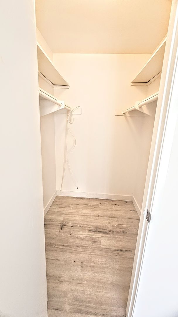 Building Photo - Gorgeous Remodeled 3bed 3bath 2 car garage...