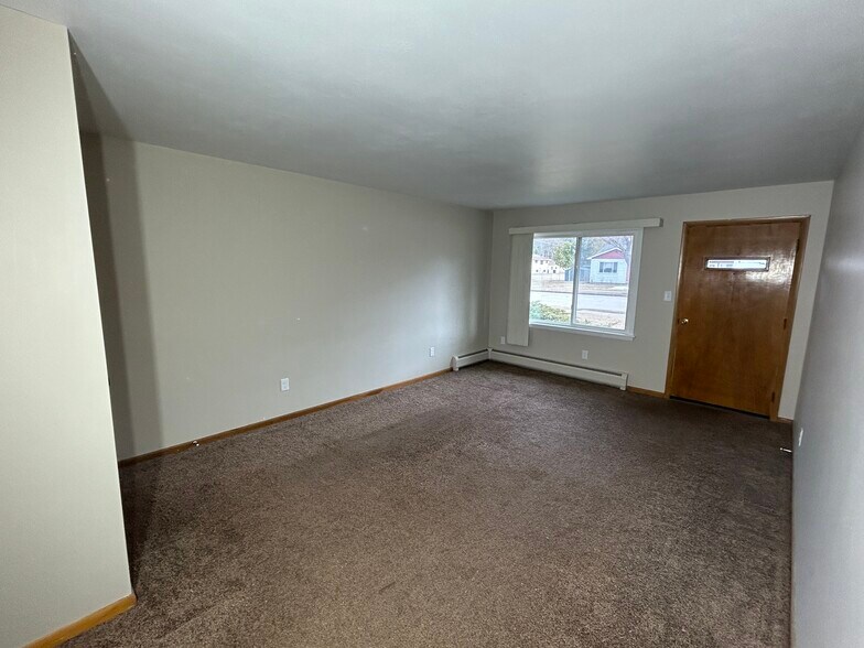 Building Photo - 400 Rainbow Dr