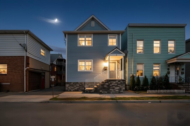 Primary Photo - 8 Essex St