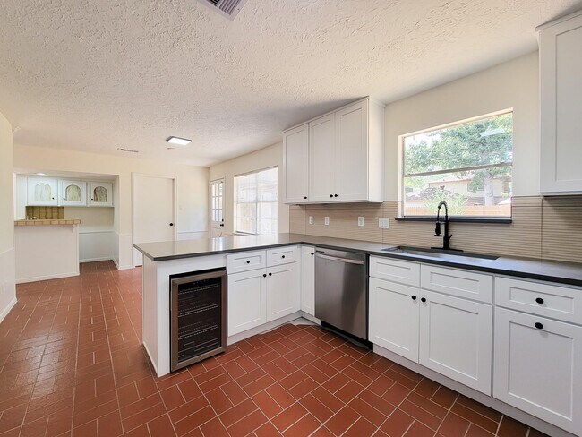 Building Photo - 3930 Cypress Hill Dr