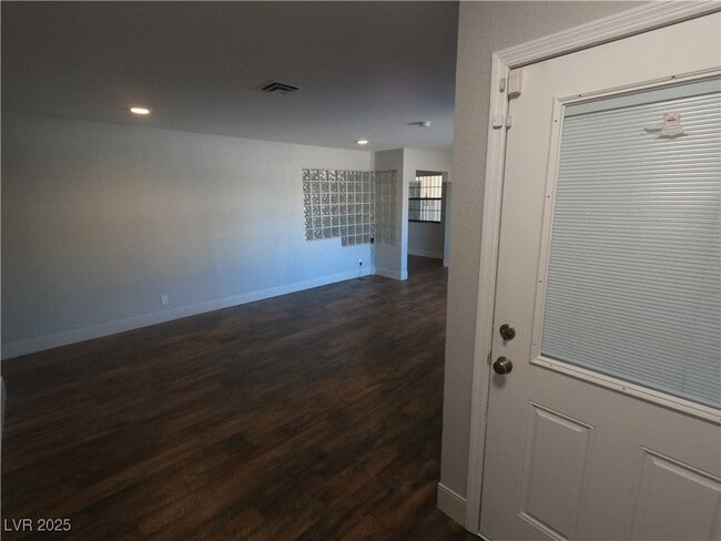 Building Photo - 604 Bonita Ave