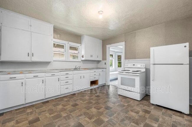 Building Photo - 457 E 100 S St