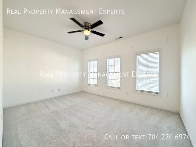 Building Photo - 269 W G St