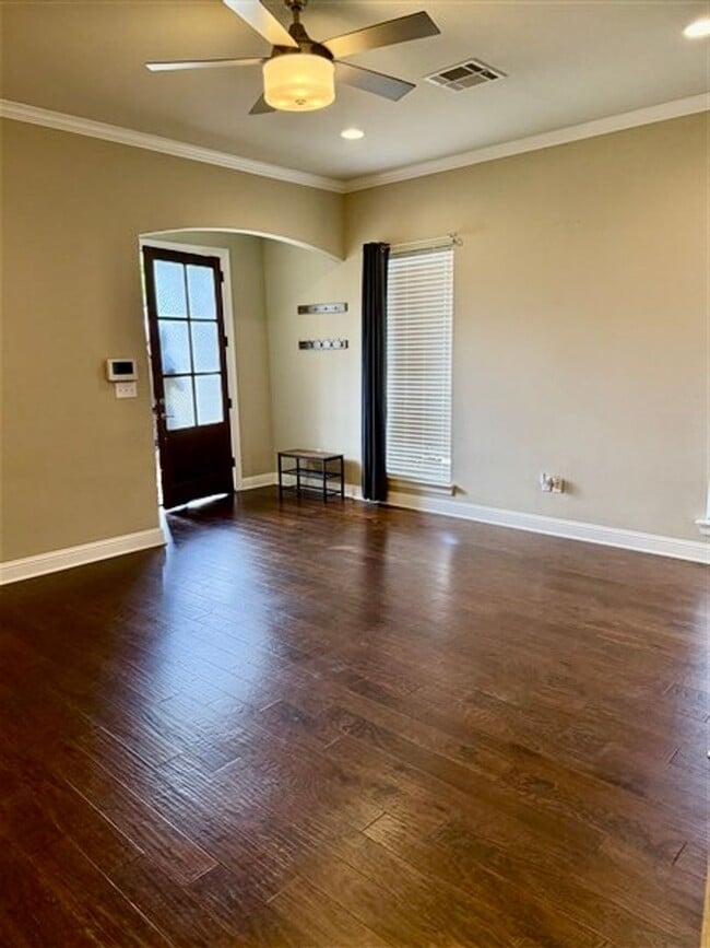 Building Photo - For Lease in Gated Cypress Place! Like-New...