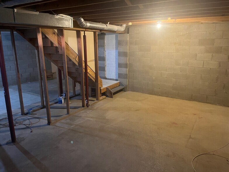 Building Photo - 1074 Lakegrove Court