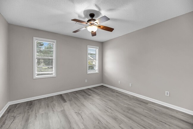 Building Photo - **MOVE IN SPECIAL!**2 Bedroom, 2.5 Bath Ho...