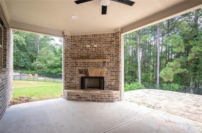 Building Photo - 2276 Caledonia Dr SE