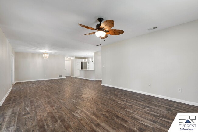 Building Photo - 19 Westford Ln