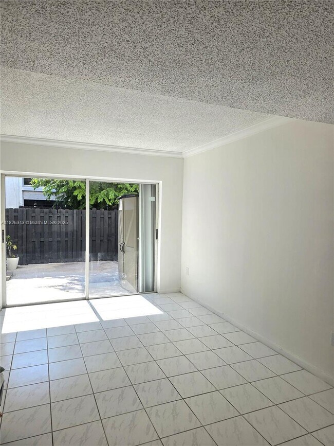 Building Photo - 1158 NW 124th Ave