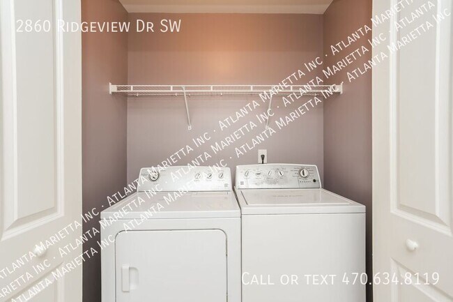 Building Photo - 2860 Ridgeview Dr