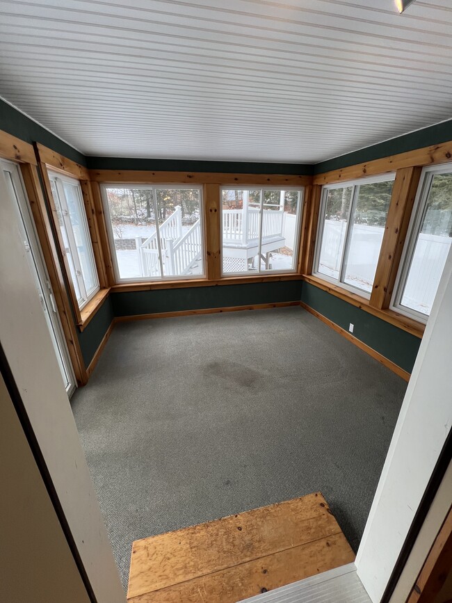 Building Photo - 2-12 Yvonne St