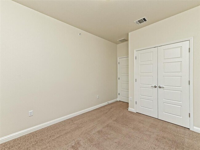 Building Photo - 6814 E Riverside Dr