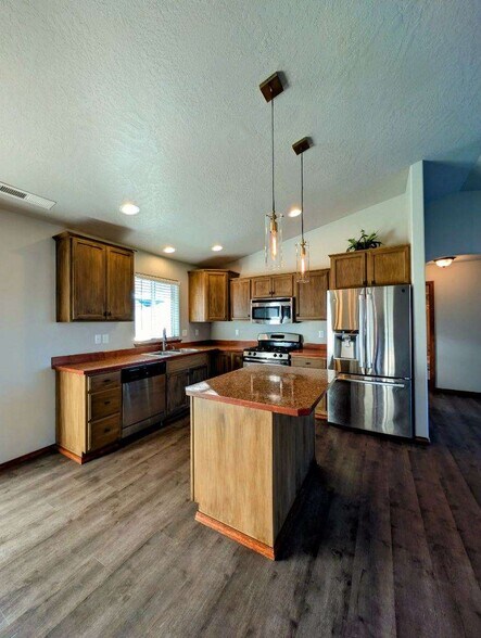 Building Photo - 4610 Seville Dr