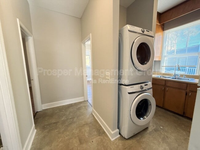 Building Photo - 64 Columbus St