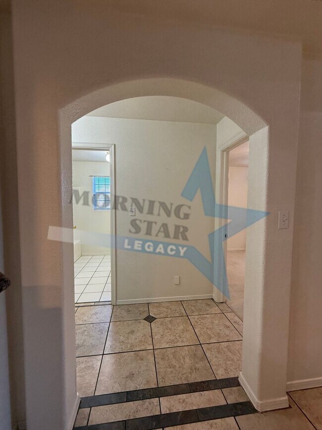 Building Photo - 4 bedroom, 4 bath house - Must see landscaping!