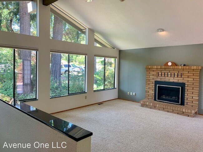 Building Photo - 3 br, 3 bath House - 8438 32nd Ave SW