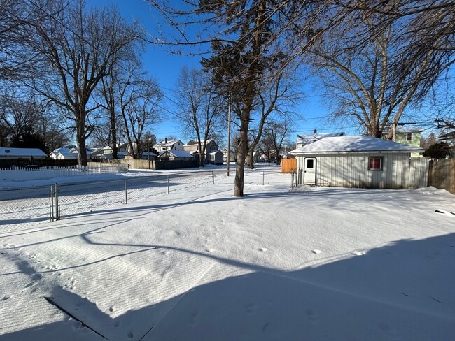 Building Photo - 1829 Frances Ave