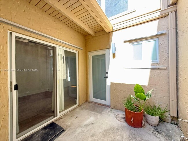 Building Photo - 8522 SW 103rd Ave