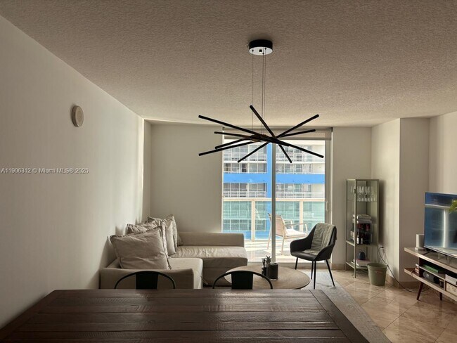 Building Photo - 2101 Brickell Ave