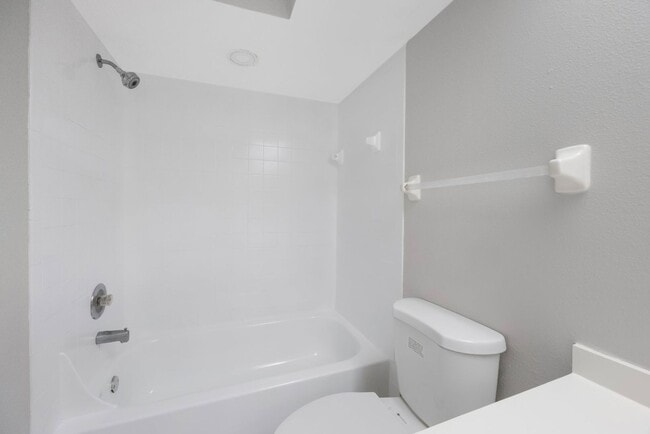 Building Photo - Renovated Town Home 2 bedroom 1.5 bath ** ...