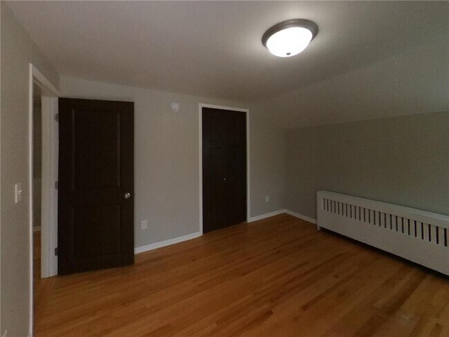 Building Photo - 803 Willard St W