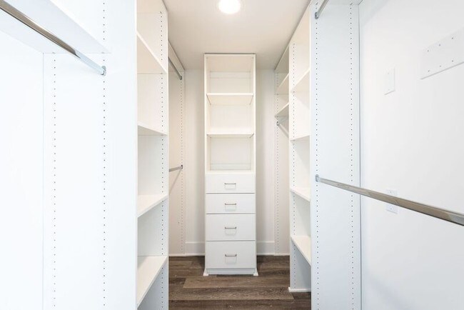 Building Photo - 748 Wilcox Ave