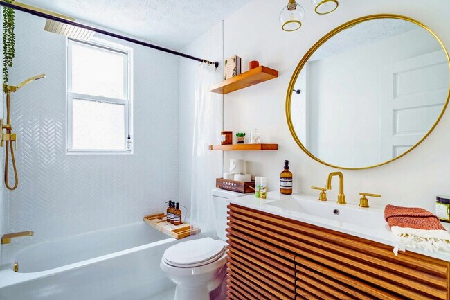 Building Photo - 33 Lundy St