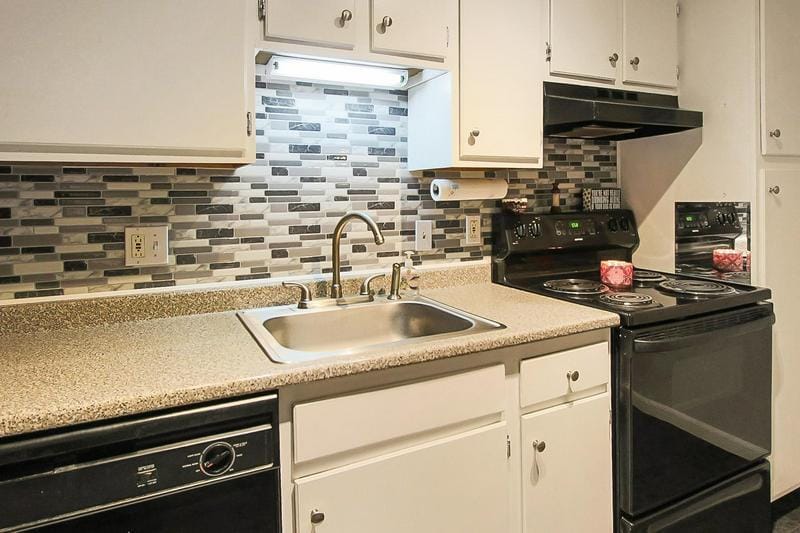 Building Photo - 9 Strawberry Bank Rd