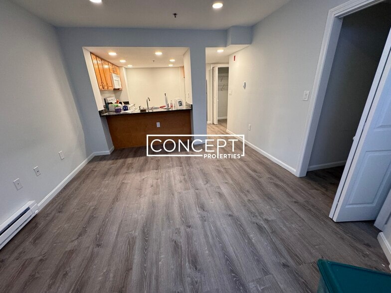 Building Photo - 24 Queensberry St