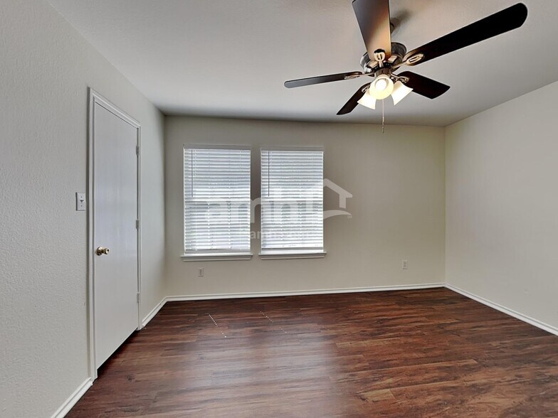 Building Photo - 12748 Saint Marys Dr