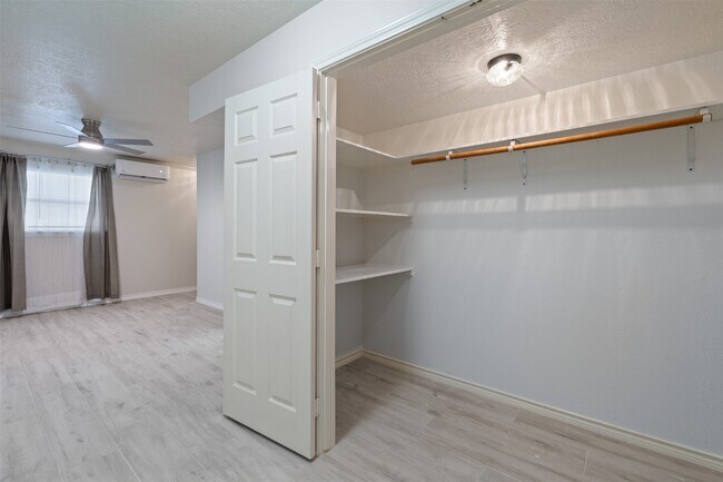 Building Photo - 120 Harbour Town Dr