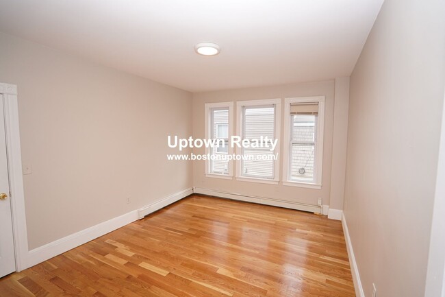 Building Photo - Spacious 2 Bed Right In The Heart Of Allston!