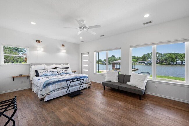 Building Photo - 1012 Chestnut Dr