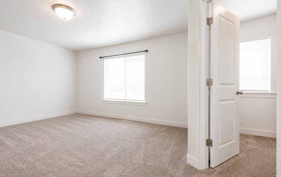 Building Photo - 1561 E 320 S