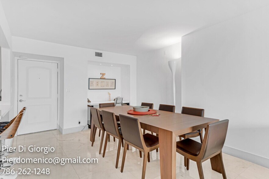 Building Photo - 100 Bayview Dr