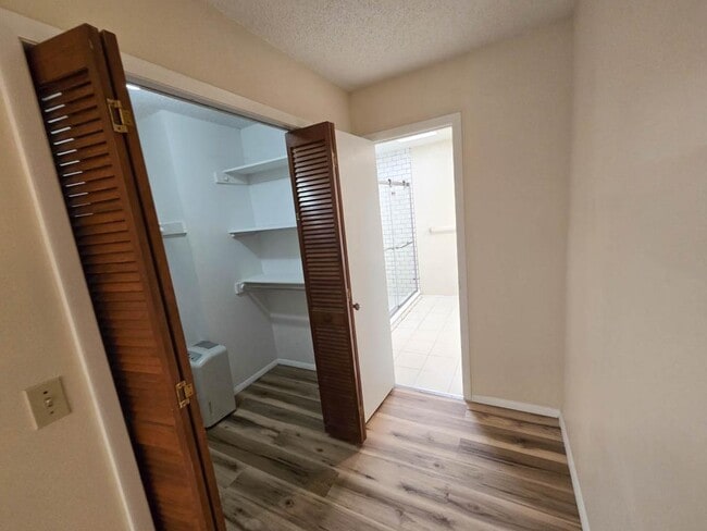 Building Photo - 1232 Woodridge Ct