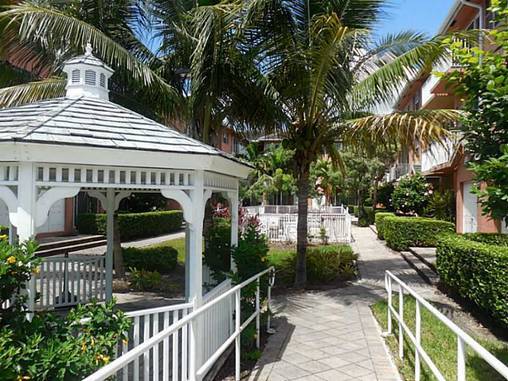 Building Photo - 2725 NE 8th Ave