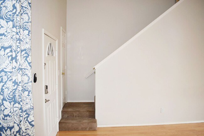 Building Photo - Lovely 3-2-2 in Ft. Worth in Desirable Loc...