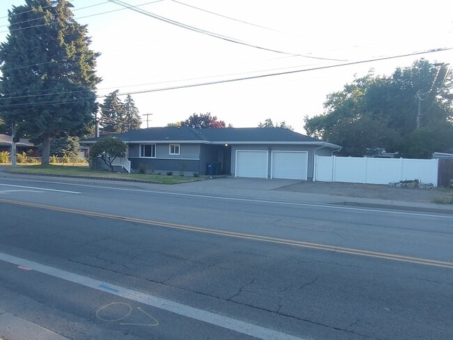 Building Photo - 1201 N 15th St