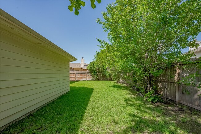 Building Photo - 1523 Brook Grove Dr