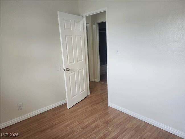 Building Photo - 2600 E Vana Ave